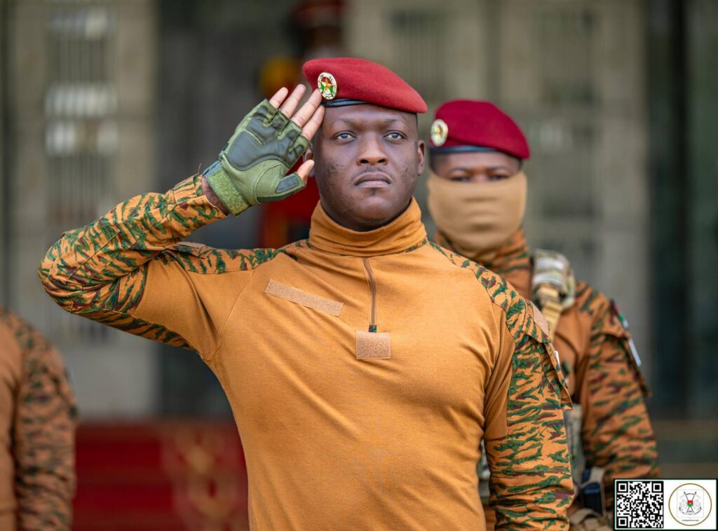 Montée des couleurs nationales à la Présidence du Faso : les Journées d’Engagement Patriotique et le 1er anniversaire de la proclamation de la Révolution Progressiste Populaire, au cœur du message du Chef de l’État
